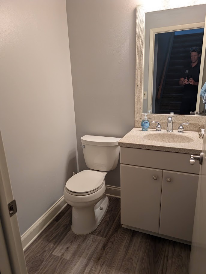 Single-tier peninsula with new backsplash and repainted cabinets